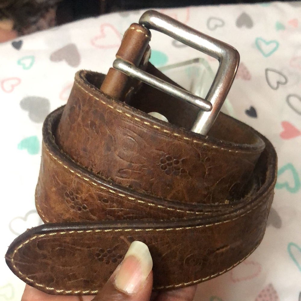 WRANGLER brown floral embossed genuine leather men’s belt. Size 34.